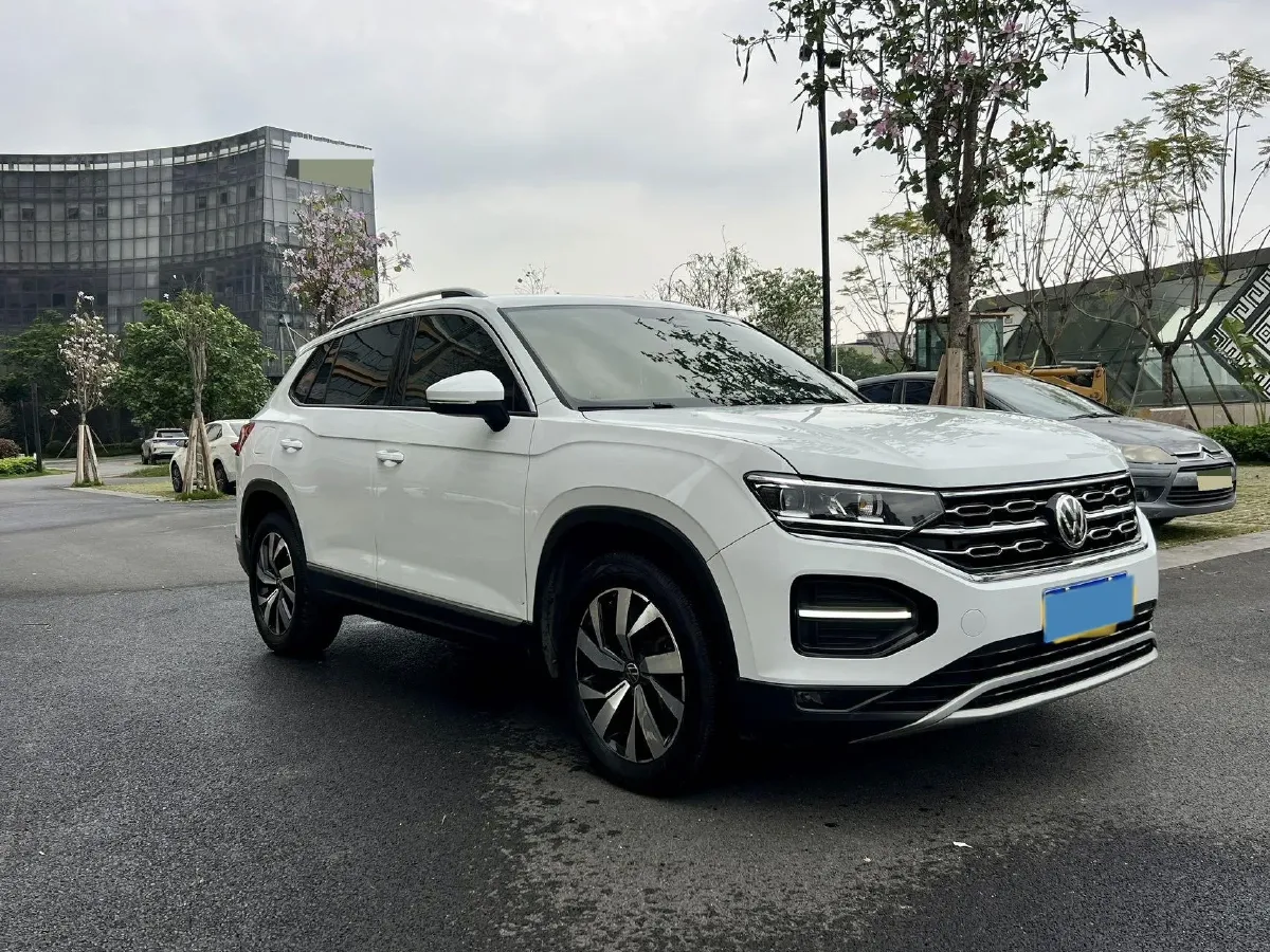 2019 Jeep Cherokee 2.0T 234HP L4 9AT,autocango,china used car exporter,china ev exporter,chinese used car exporter,chinese used ev exporter