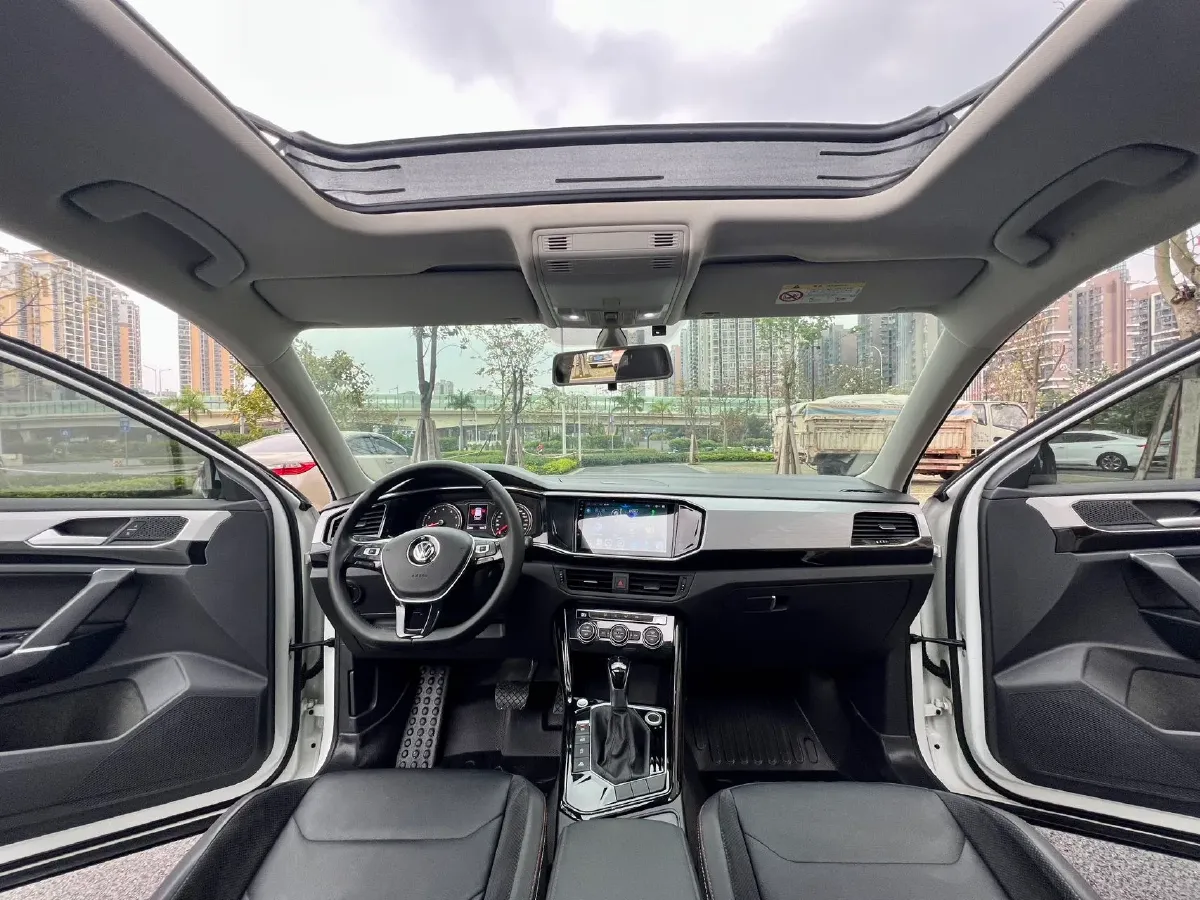 2019 Jeep Cherokee 2.0T 234HP L4 9AT,autocango,china used car exporter,china ev exporter,chinese used car exporter,chinese used ev exporter