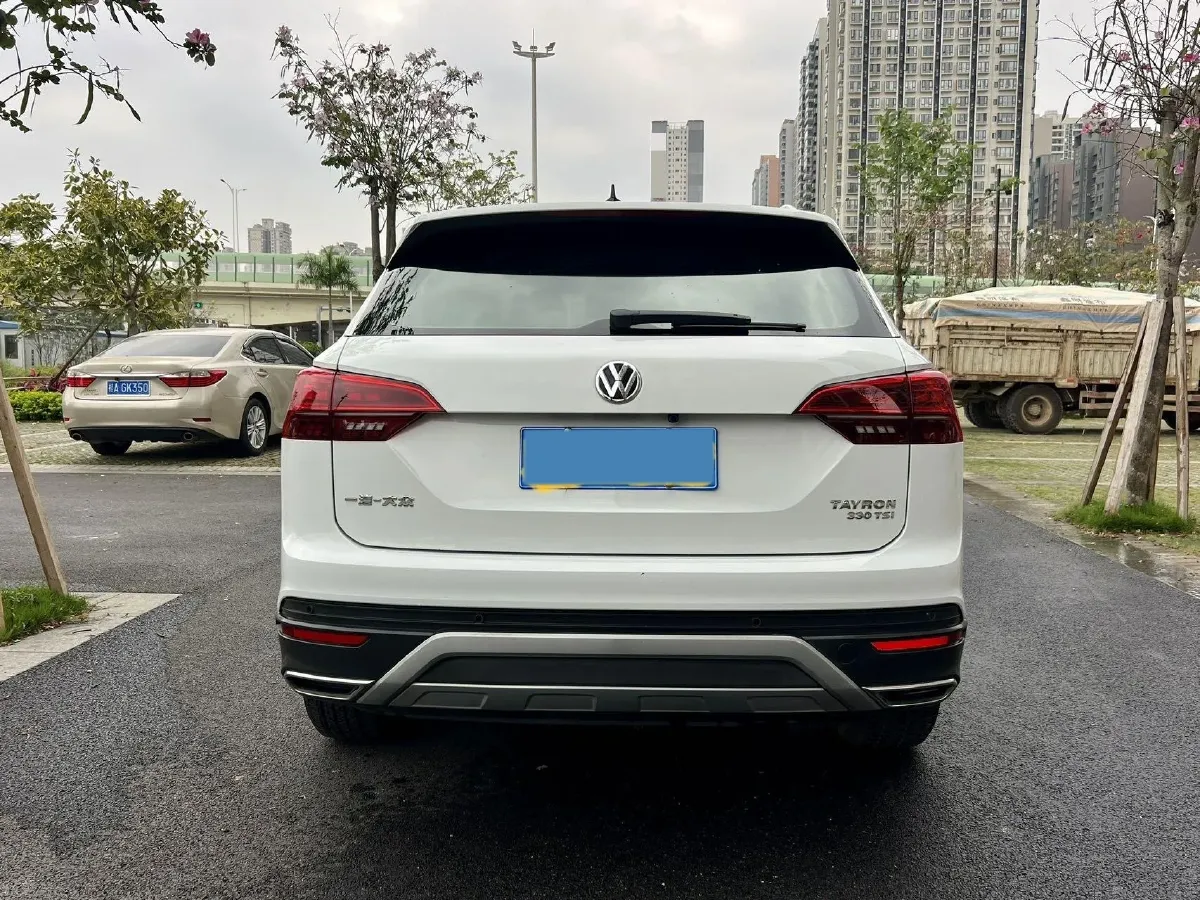 2019 Jeep Cherokee 2.0T 234HP L4 9AT,autocango,china used car exporter,china ev exporter,chinese used car exporter,chinese used ev exporter