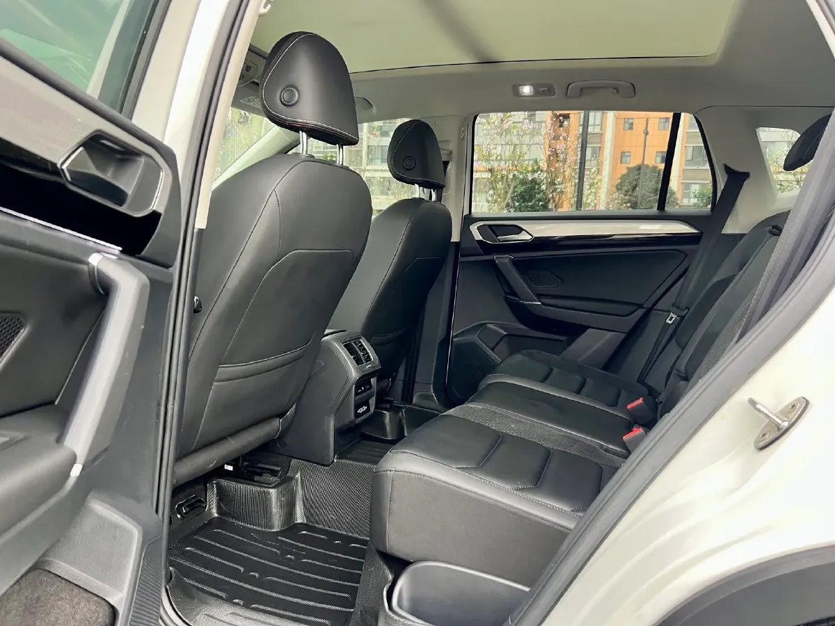 2019 Jeep Cherokee 2.0T 234HP L4 9AT,autocango,china used car exporter,china ev exporter,chinese used car exporter,chinese used ev exporter