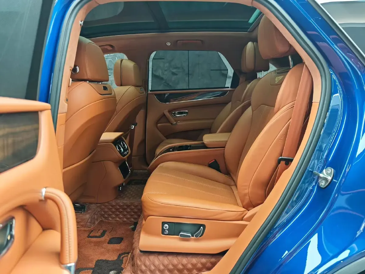 2018 Bentley Bentayga 4.0T 550HP V8 8AT,autocango,china used car exporter,china ev exporter,chinese used car exporter,chinese used ev exporter
