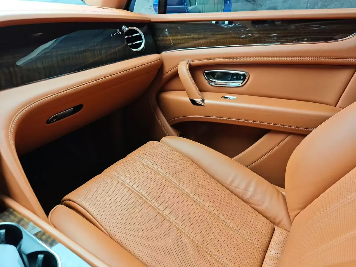 2018 Bentley Bentayga 4.0T 550HP V8 8AT,autocango,china used car exporter,china ev exporter,chinese used car exporter,chinese used ev exporter