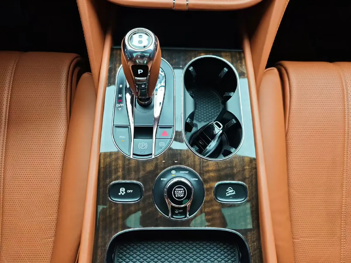 2018 Bentley Bentayga 4.0T 550HP V8 8AT,autocango,china used car exporter,china ev exporter,chinese used car exporter,chinese used ev exporter