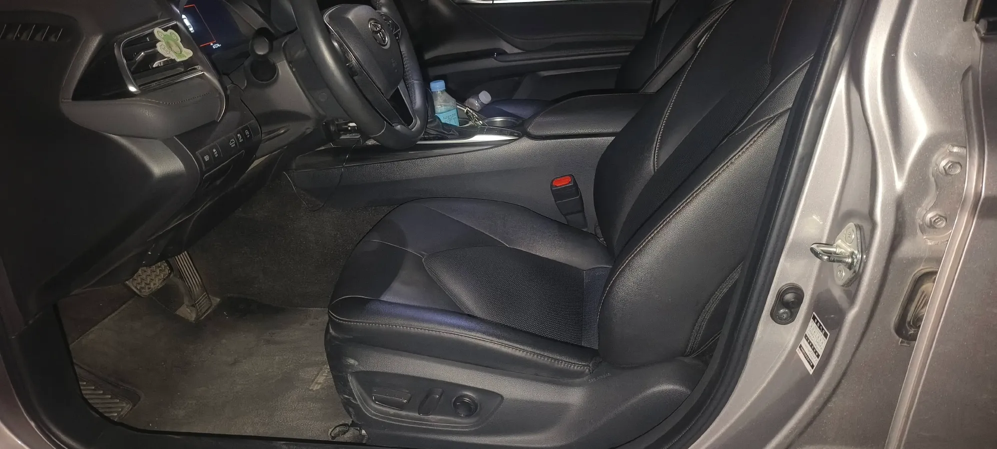 2021 Toyota Camry 2.5L 209HP L4 8AT,autocango,china used car exporter,china ev exporter,chinese used car exporter,chinese used ev exporter