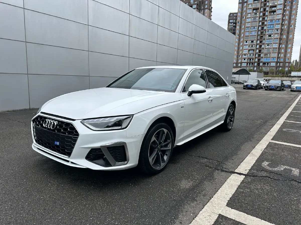 2024 Audi A4L 2.0T 190HP L4 7DCT,autocango,china used car exporter,china ev exporter,chinese used car exporter,chinese used ev exporter