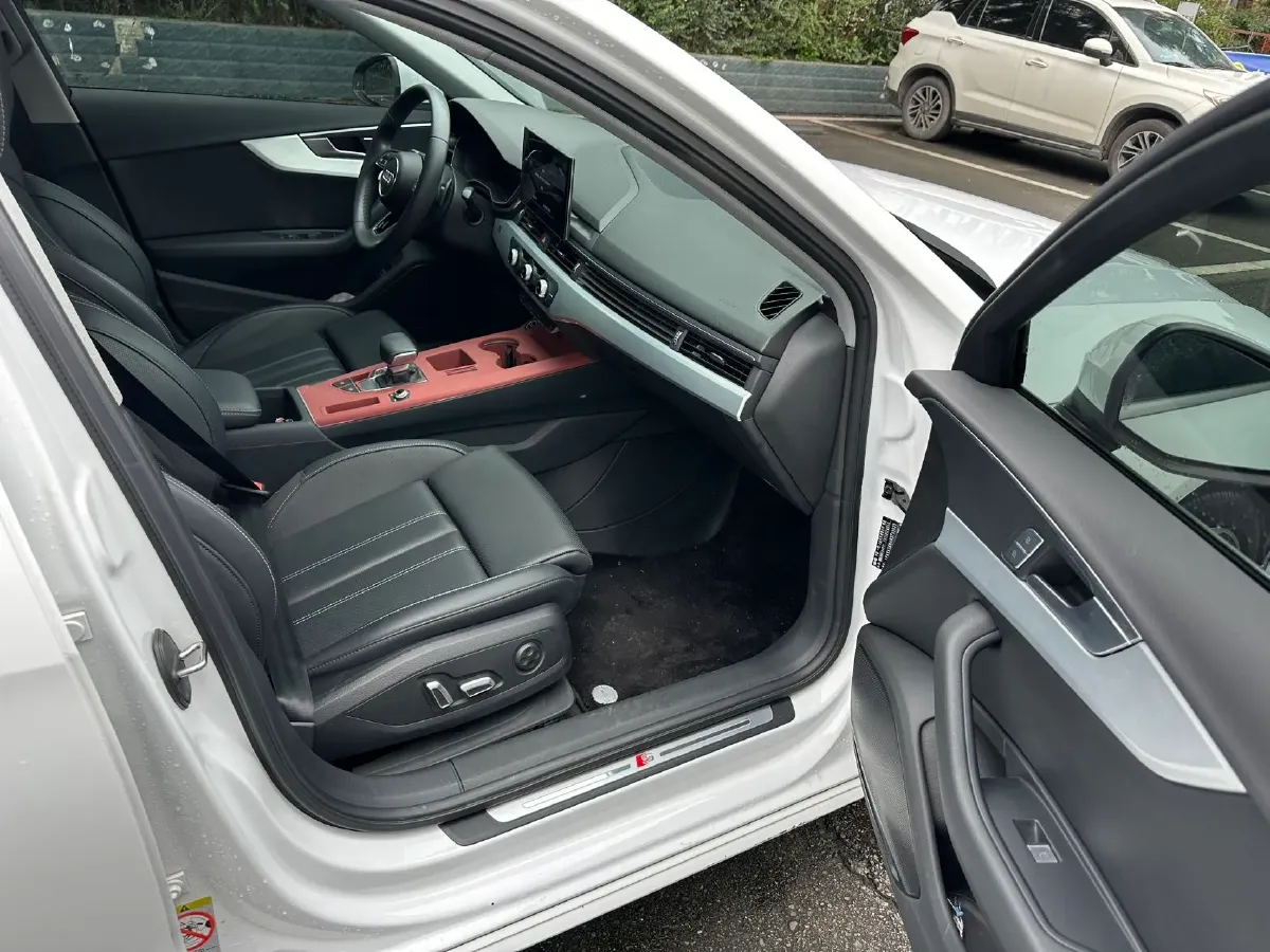 2024 Audi A4L 2.0T 190HP L4 7DCT,autocango,china used car exporter,china ev exporter,chinese used car exporter,chinese used ev exporter