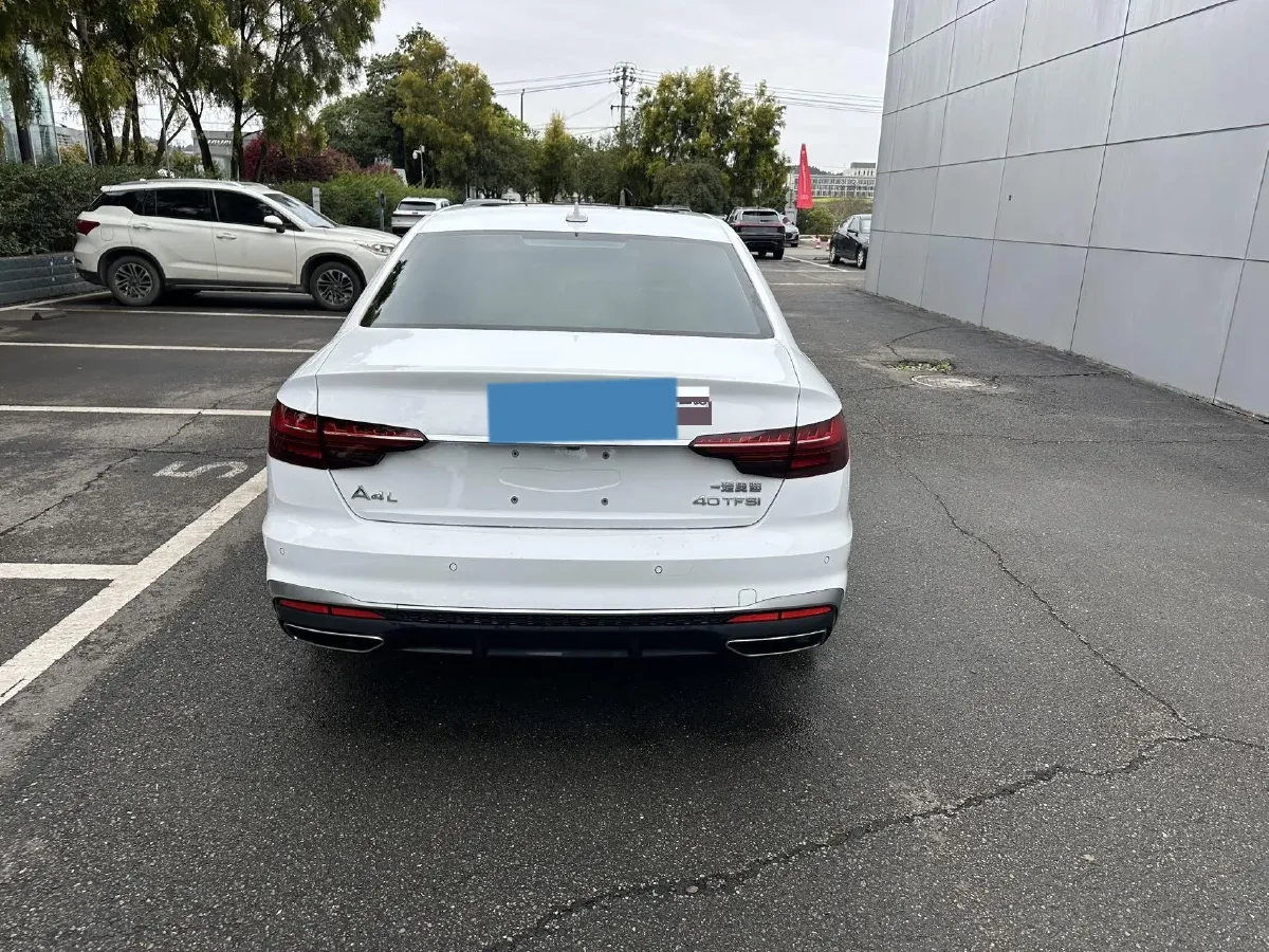 2024 Audi A4L 2.0T 190HP L4 7DCT,autocango,china used car exporter,china ev exporter,chinese used car exporter,chinese used ev exporter