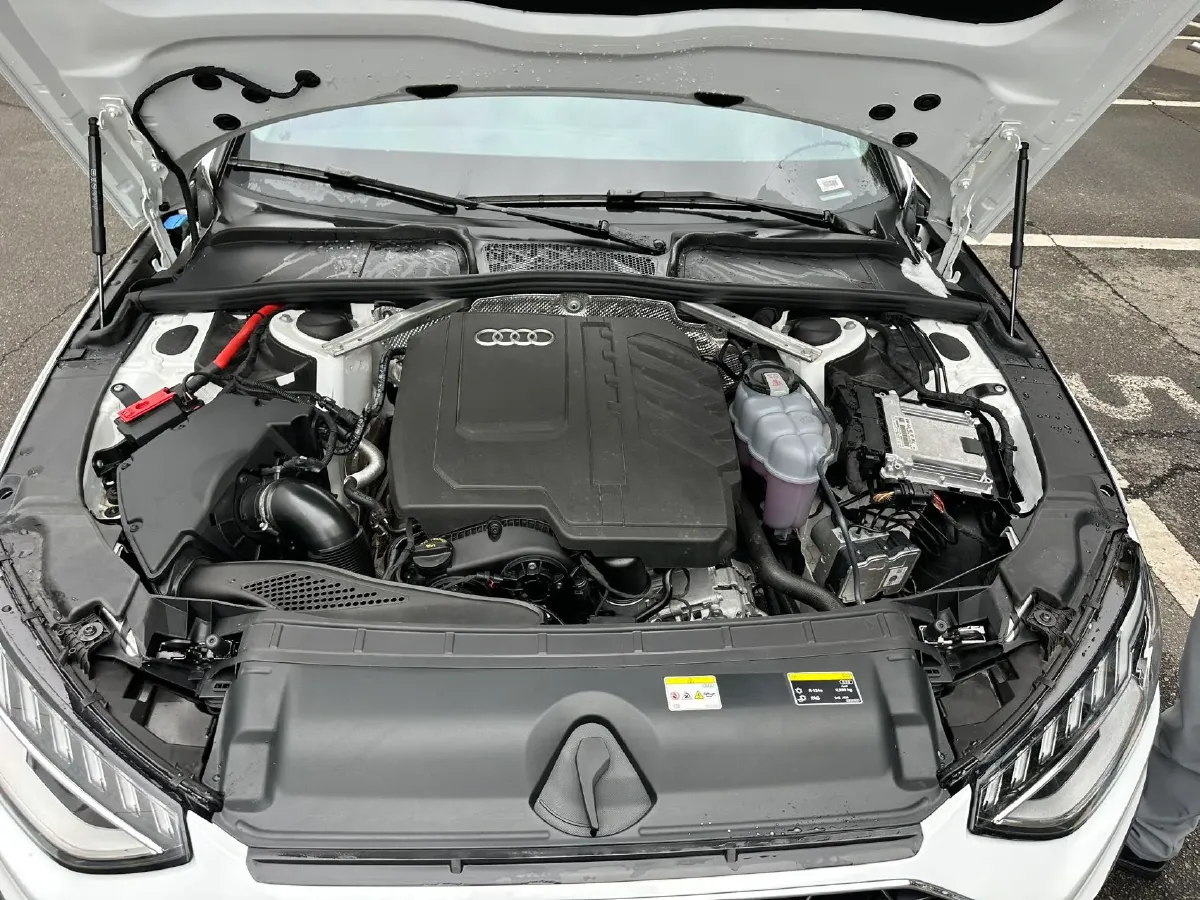 2024 Audi A4L 2.0T 190HP L4 7DCT,autocango,china used car exporter,china ev exporter,chinese used car exporter,chinese used ev exporter