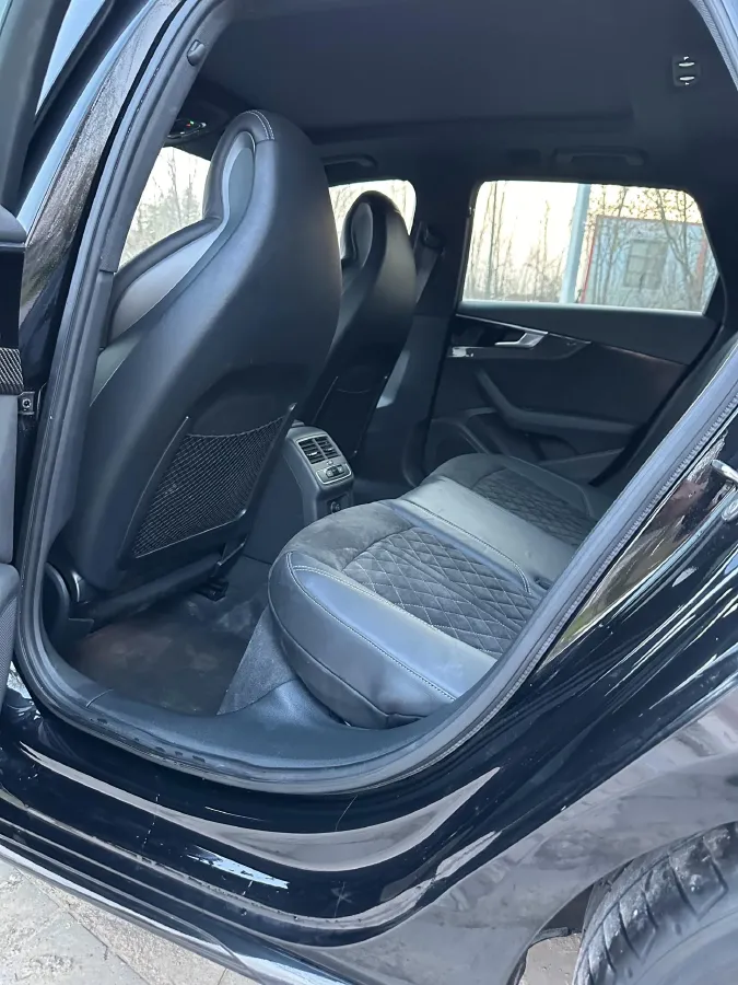 2021 Audi A4 2.0T 204HP L4 7DCT,autocango,china used car exporter,china ev exporter,chinese used car exporter,chinese used ev exporter