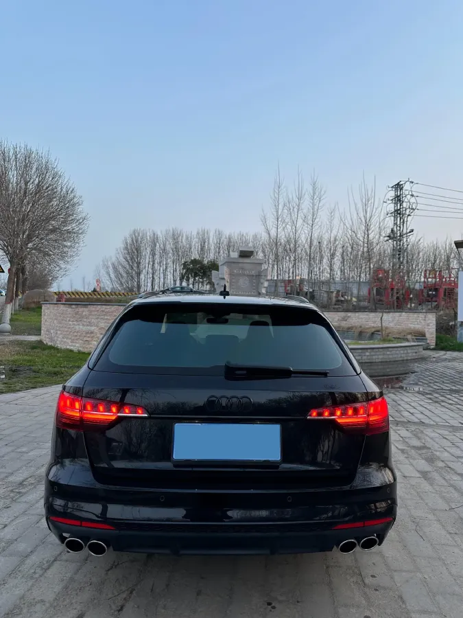 2021 Audi A4 2.0T 204HP L4 7DCT,autocango,china used car exporter,china ev exporter,chinese used car exporter,chinese used ev exporter