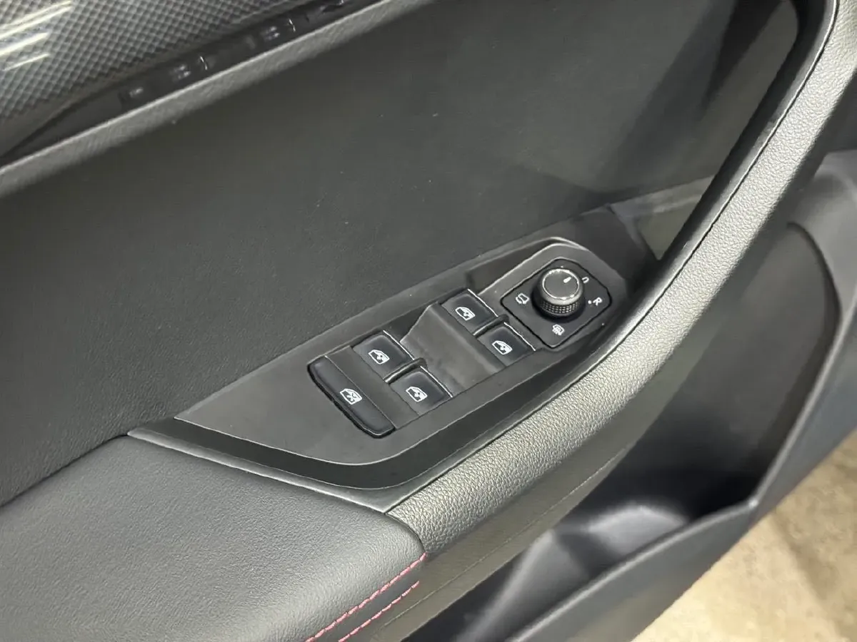 2022 Skoda Karoq 1.4T 150HP L4 7DCT,autocango,china used car exporter,china ev exporter,chinese used car exporter,chinese used ev exporter