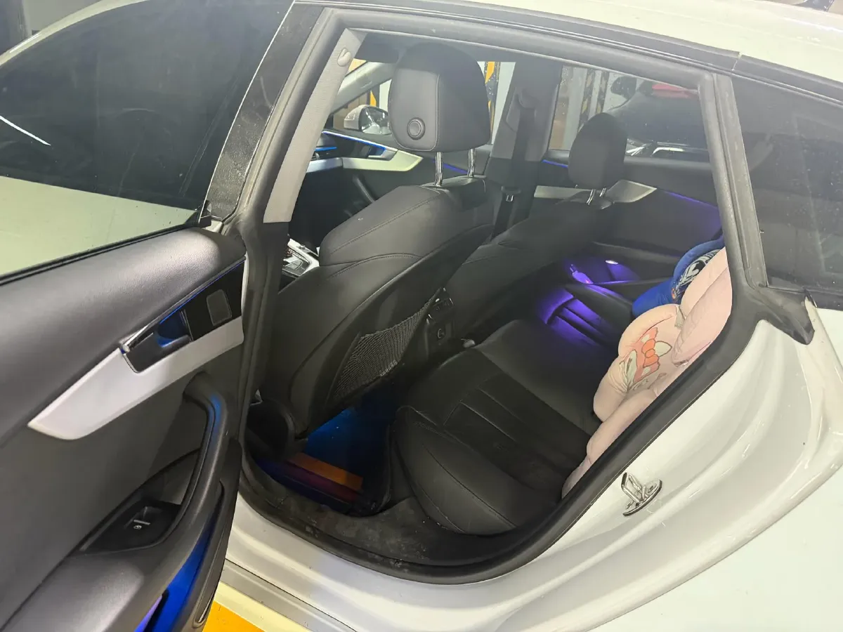 2022 Audi A5 2.0T 204HP L4 7DCT,autocango,china used car exporter,china ev exporter,chinese used car exporter,chinese used ev exporter