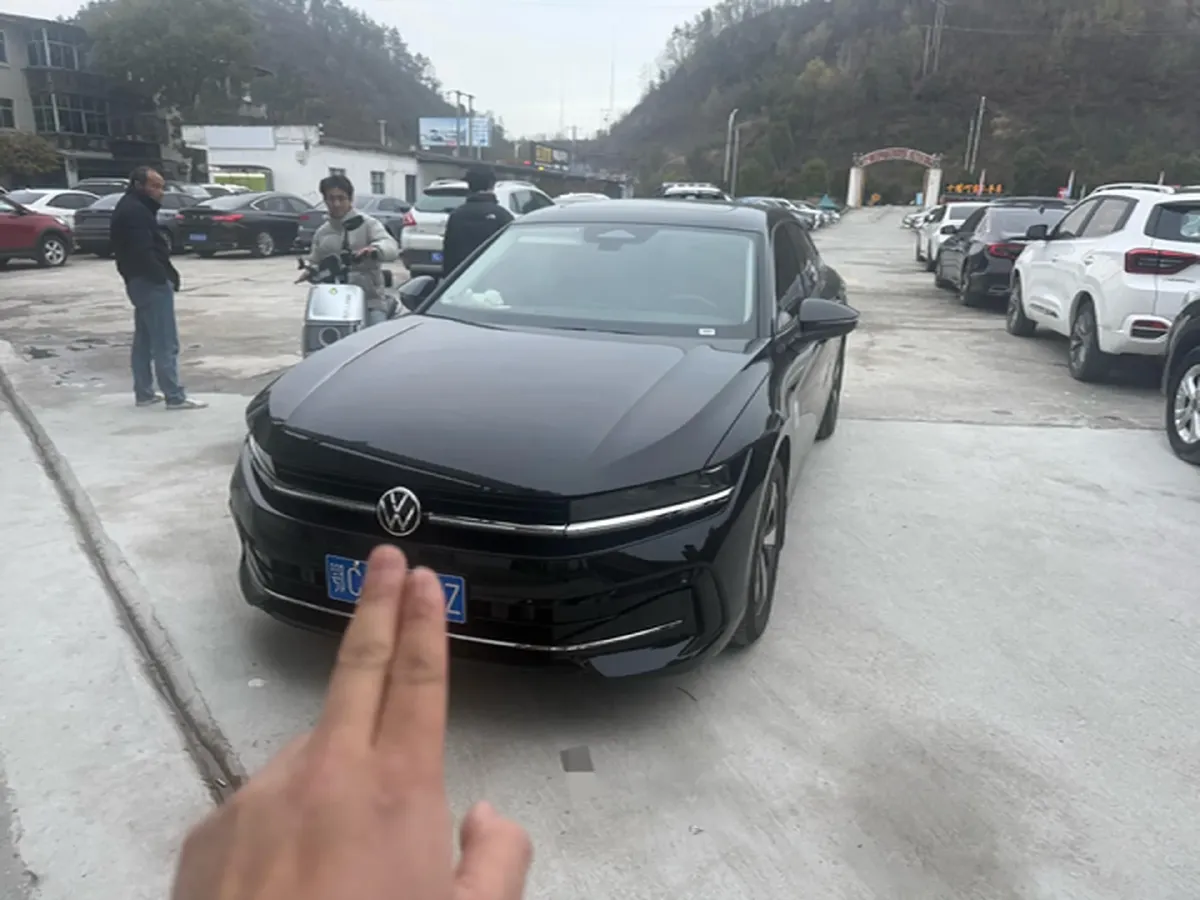 2024 Volkswagen Magotan 1.5T 160HP L4 7DCT,autocango,china used car exporter,china ev exporter,chinese used car exporter,chinese used ev exporter