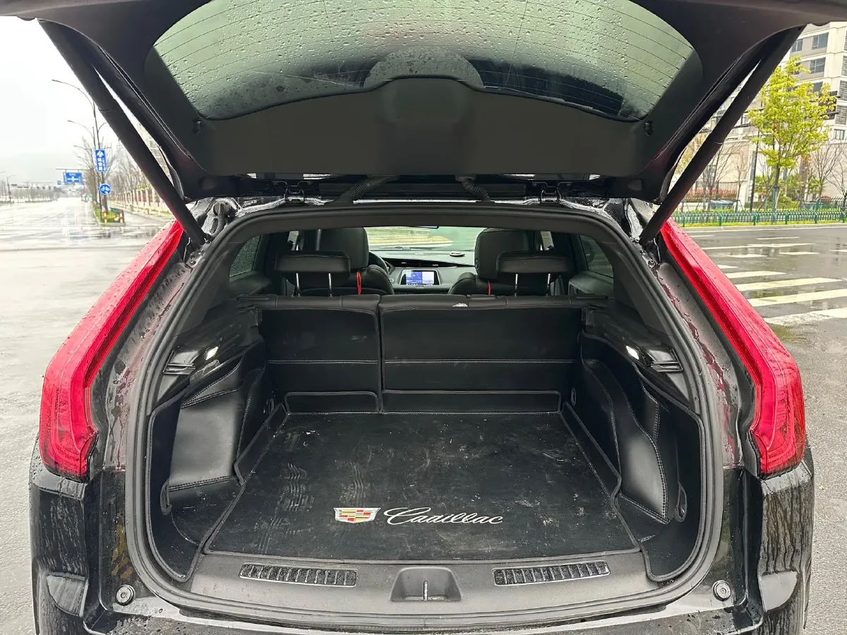 2022 Cadillac XT4 2.0T 237HP L4 9AT,autocango,china used car exporter,china ev exporter,chinese used car exporter,chinese used ev exporter