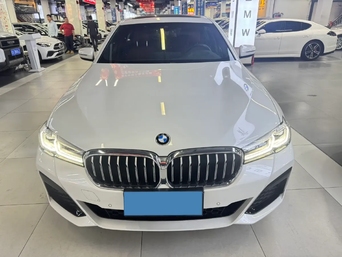 2022 BMW 5 Series 2.0T 252HP L4 8AT,autocango,china used car exporter,china ev exporter,chinese used car exporter,chinese used ev exporter