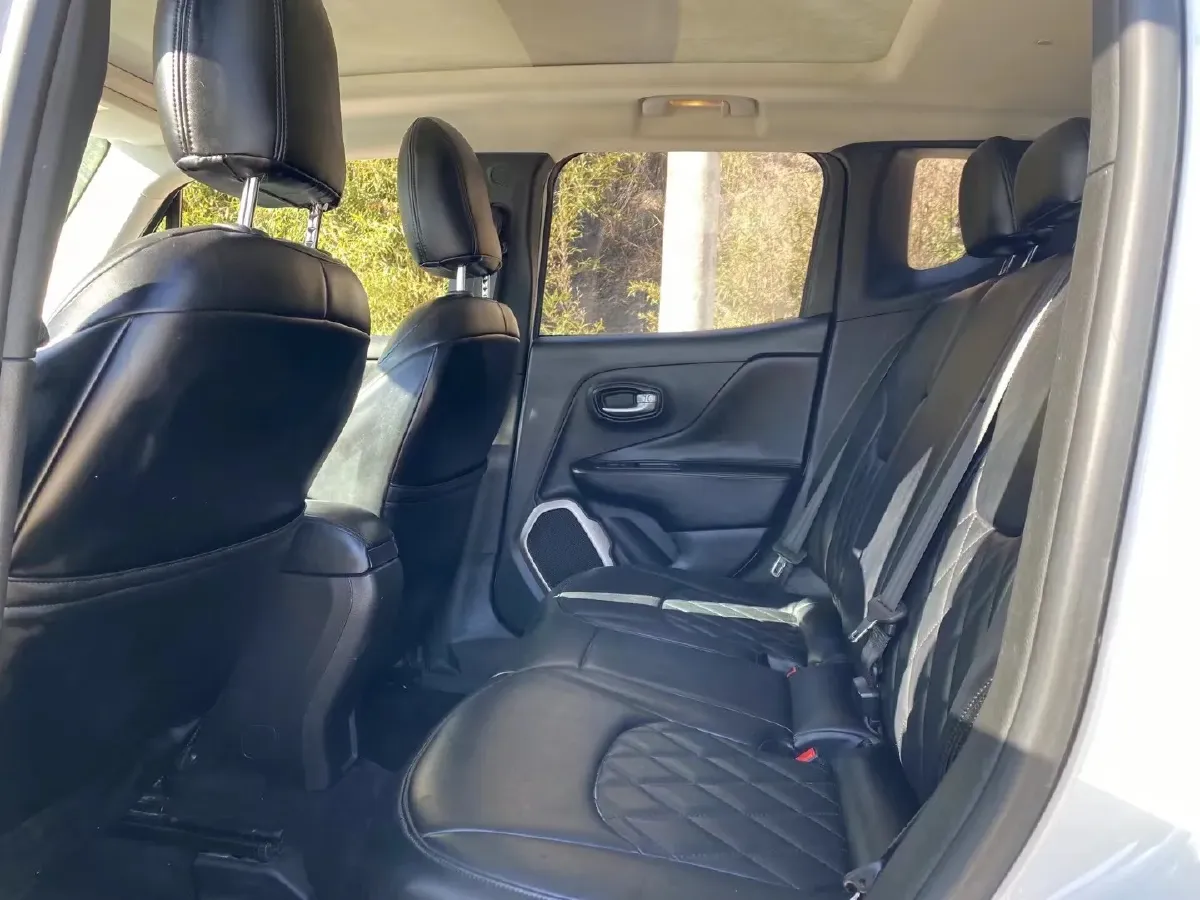 2017 Jeep Renegade 1.4T 150HP L4 7DCT,autocango,china used car exporter,china ev exporter,chinese used car exporter,chinese used ev exporter