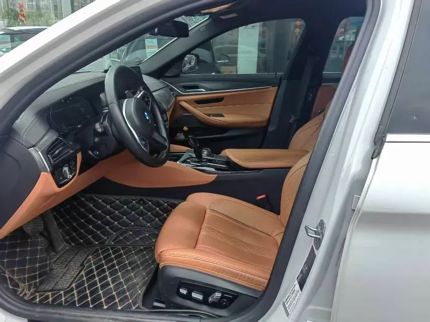 2021 BMW 5 Series 2.0T 252HP L4 8AT,autocango,china used car exporter,china ev exporter,chinese used car exporter,chinese used ev exporter