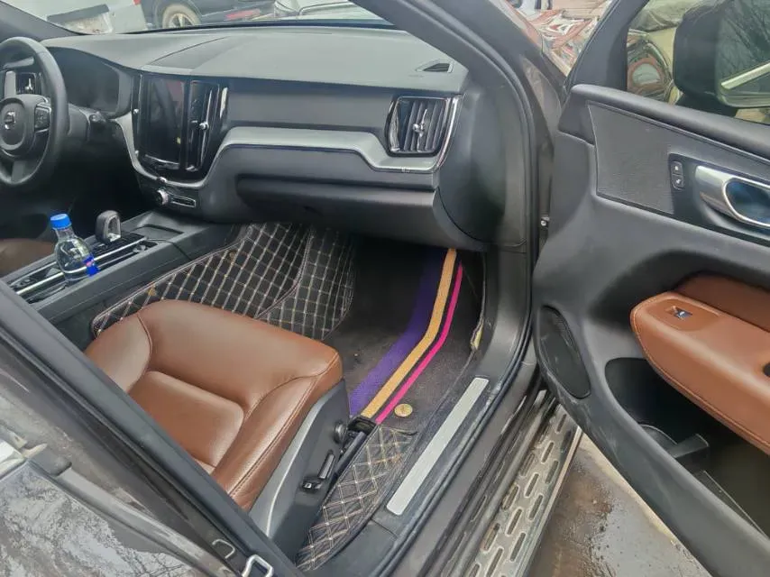 2024 Volvo XC60 2.0T 250HP L4 8AT,autocango,china used car exporter,china ev exporter,chinese used car exporter,chinese used ev exporter