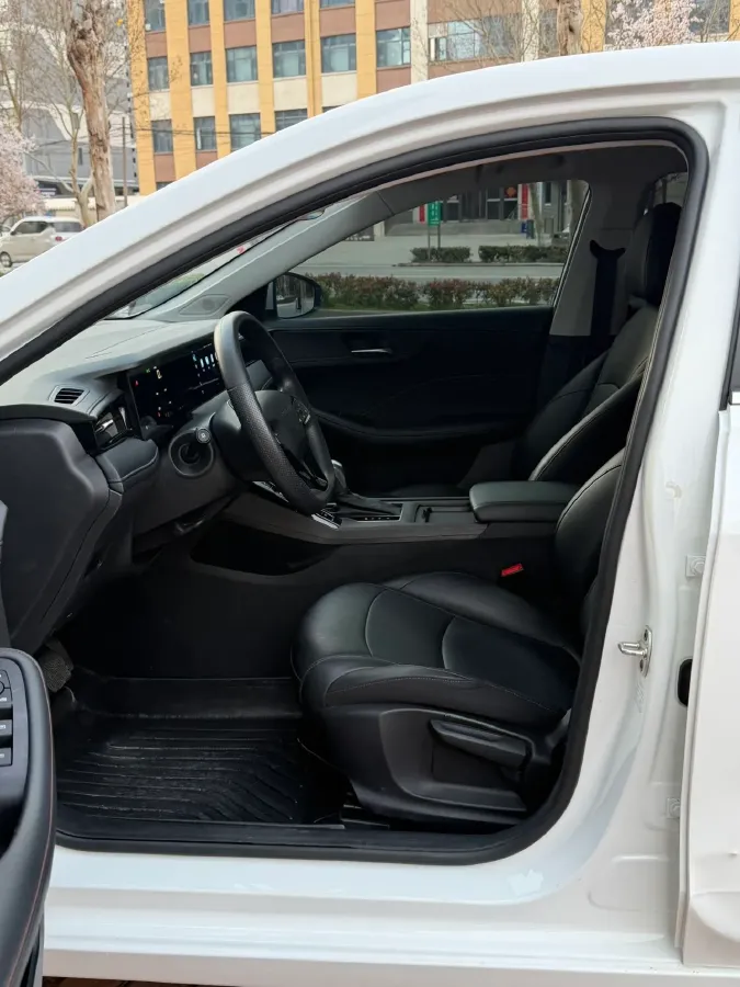 2023 Roewe i5 1.5L 129HP L4 CVT,autocango,china used car exporter,china ev exporter,chinese used car exporter,chinese used ev exporter