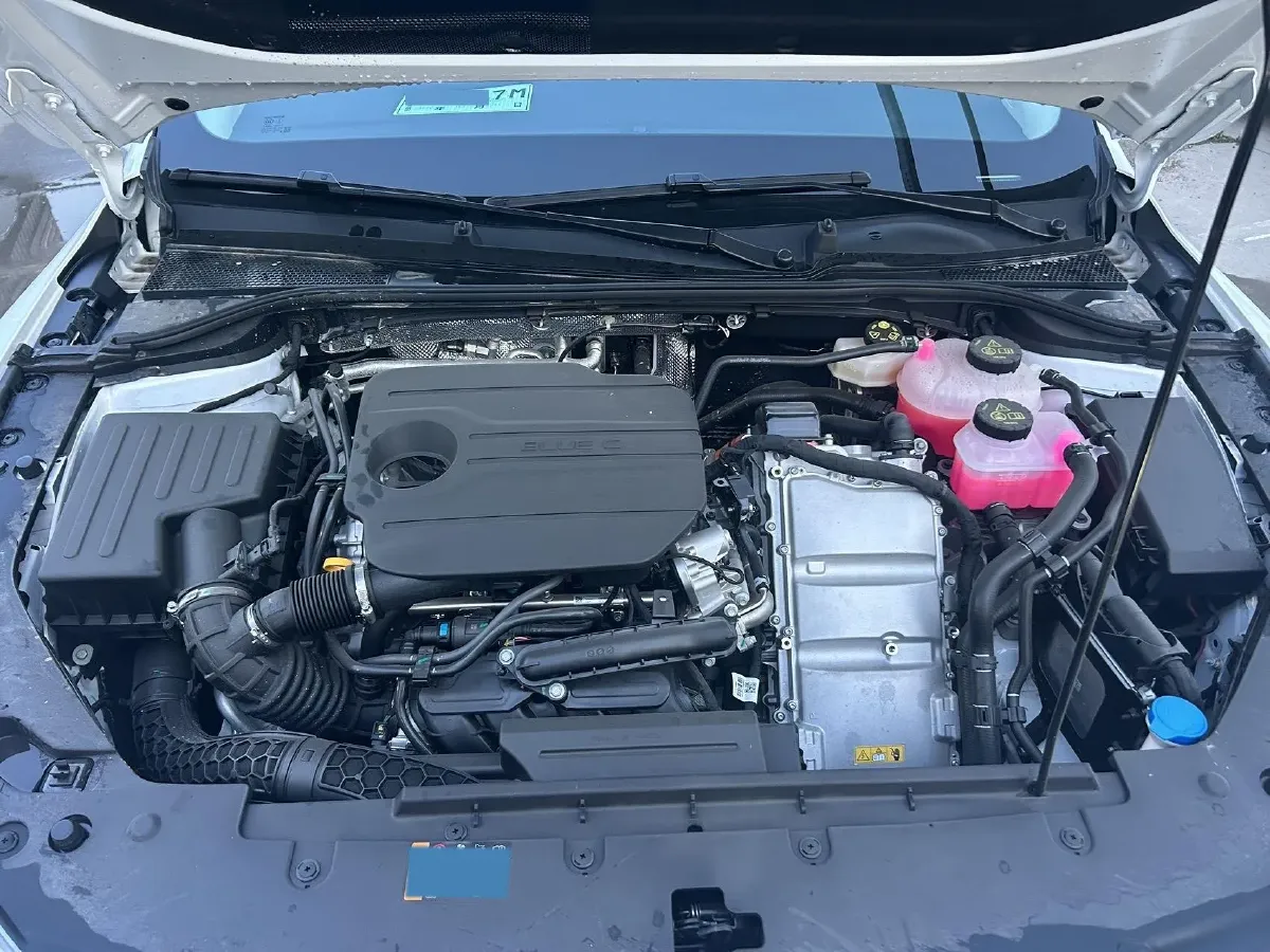 2025 Roewe D7 1.5L 112HP L4 1DHT PHEV 19.7KWH,autocango,china used car exporter,china ev exporter,chinese used car exporter,chinese used ev exporter