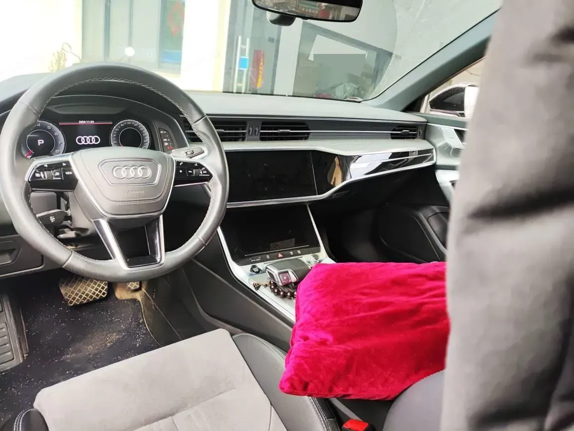 2023 Audi A6L 2.0T 190HP L4 7DCT,autocango,china used car exporter,china ev exporter,chinese used car exporter,chinese used ev exporter