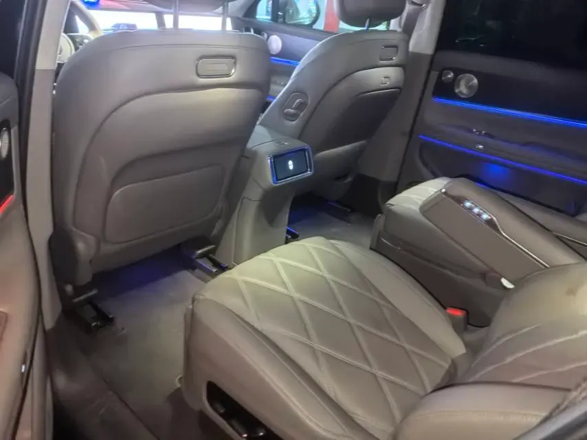 2025 AITO AITO M9 REEV 160HP REEV 52KWH,autocango,china used car exporter,china ev exporter,chinese used car exporter,chinese used ev exporter