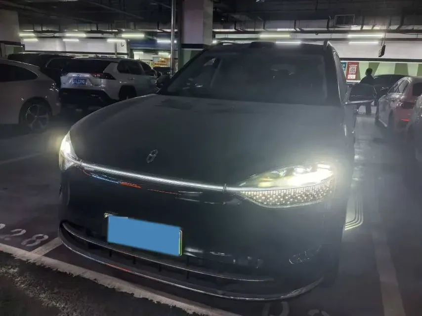 2025 AITO AITO M9 REEV 160HP REEV 52KWH,autocango,china used car exporter,china ev exporter,chinese used car exporter,chinese used ev exporter