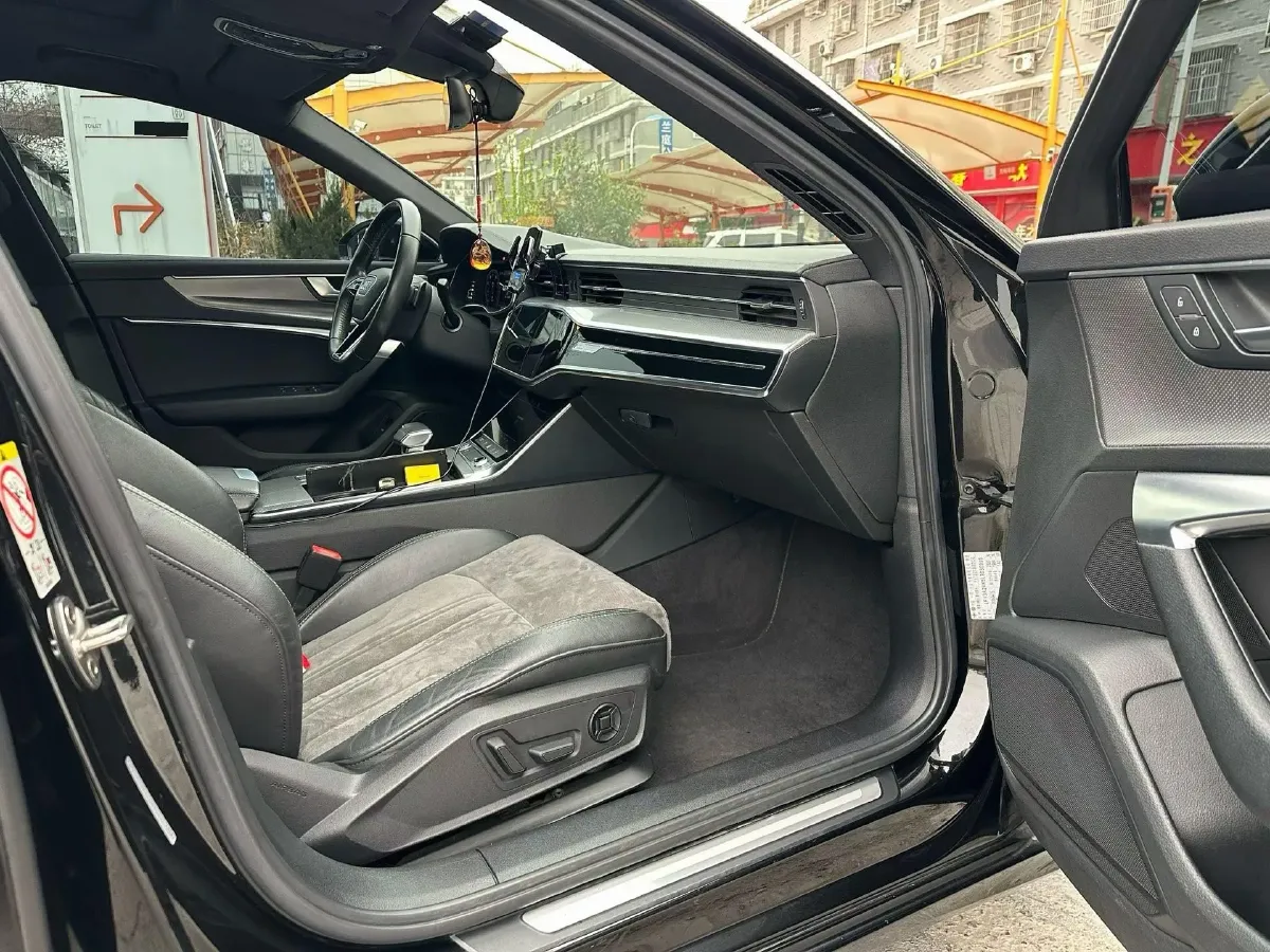2020 Audi A6L 2.0T 190HP L4 7DCT,autocango,china used car exporter,china ev exporter,chinese used car exporter,chinese used ev exporter