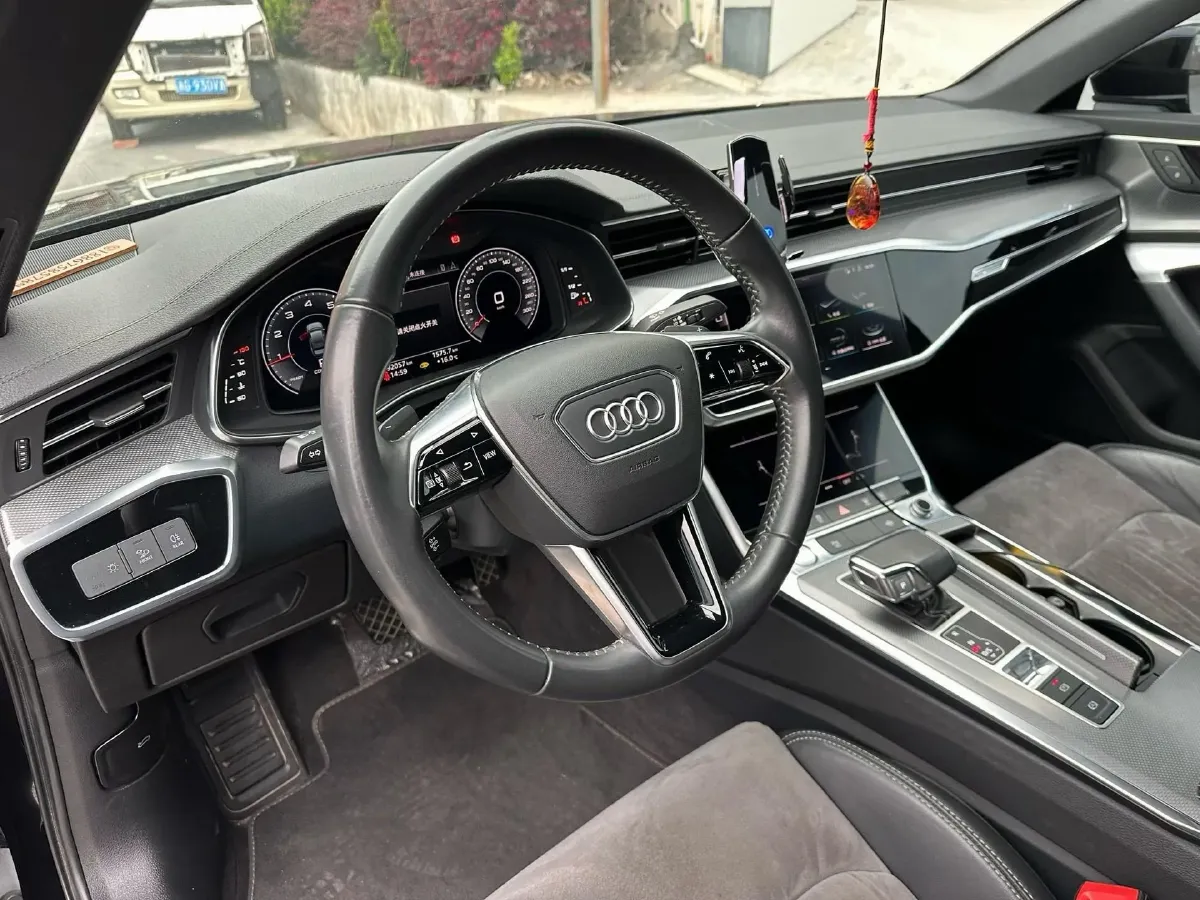 2020 Audi A6L 2.0T 190HP L4 7DCT,autocango,china used car exporter,china ev exporter,chinese used car exporter,chinese used ev exporter