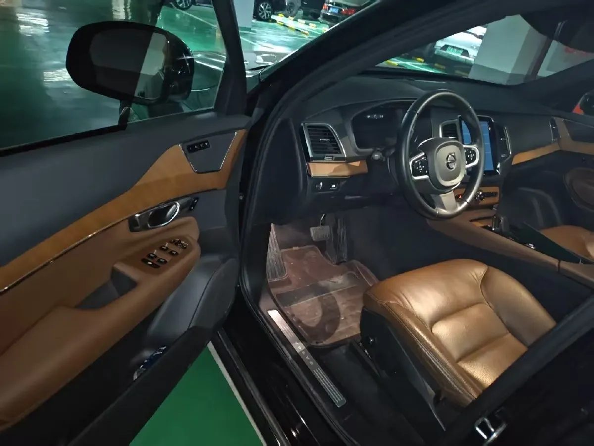 2022 Volvo XC90 2.0T 250HP L4 8AT,autocango,china used car exporter,china ev exporter,chinese used car exporter,chinese used ev exporter