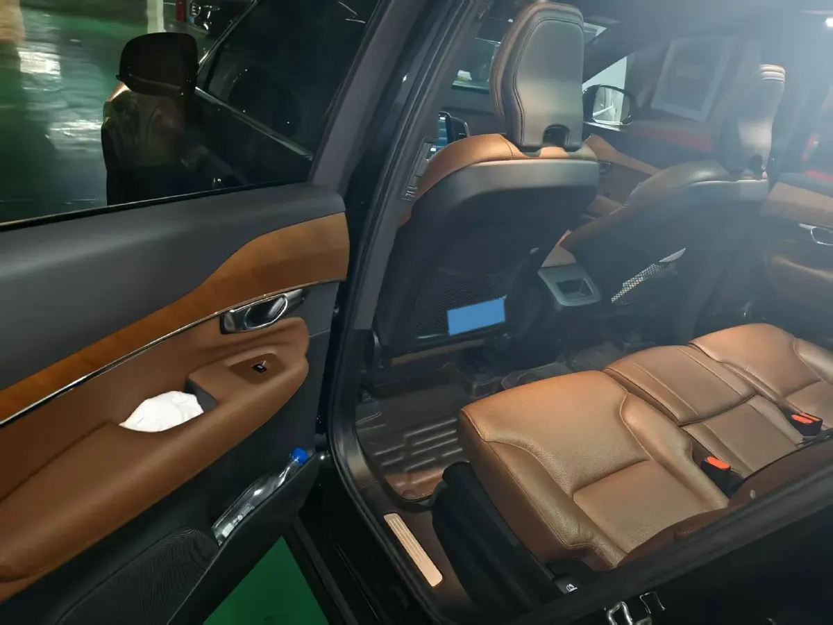 2022 Volvo XC90 2.0T 250HP L4 8AT,autocango,china used car exporter,china ev exporter,chinese used car exporter,chinese used ev exporter