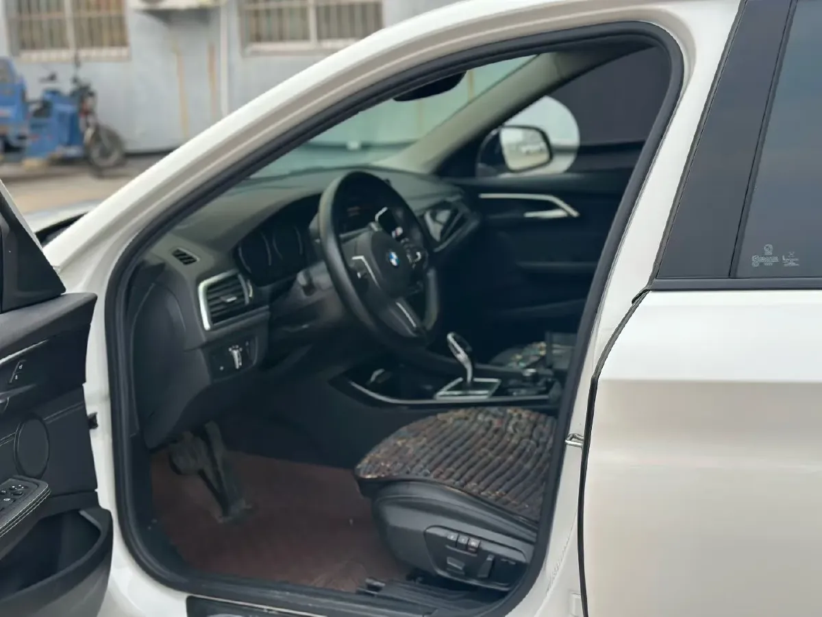 2020 BMW 1 Series 1.5T 140HP L3 7DCT,autocango,china used car exporter,china ev exporter,chinese used car exporter,chinese used ev exporter