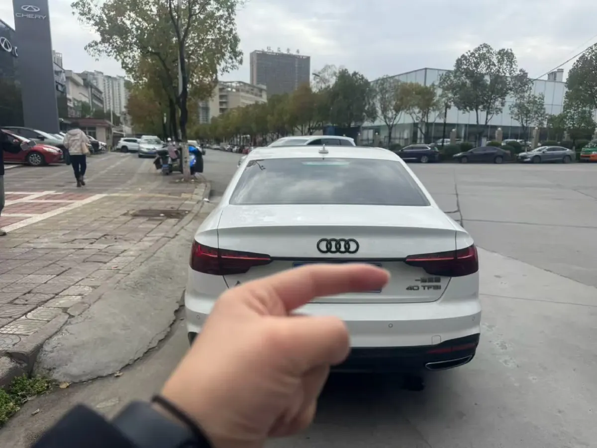 2022 Audi A4L 2.0T 190HP L4 7DCT,autocango,china used car exporter,china ev exporter,chinese used car exporter,chinese used ev exporter