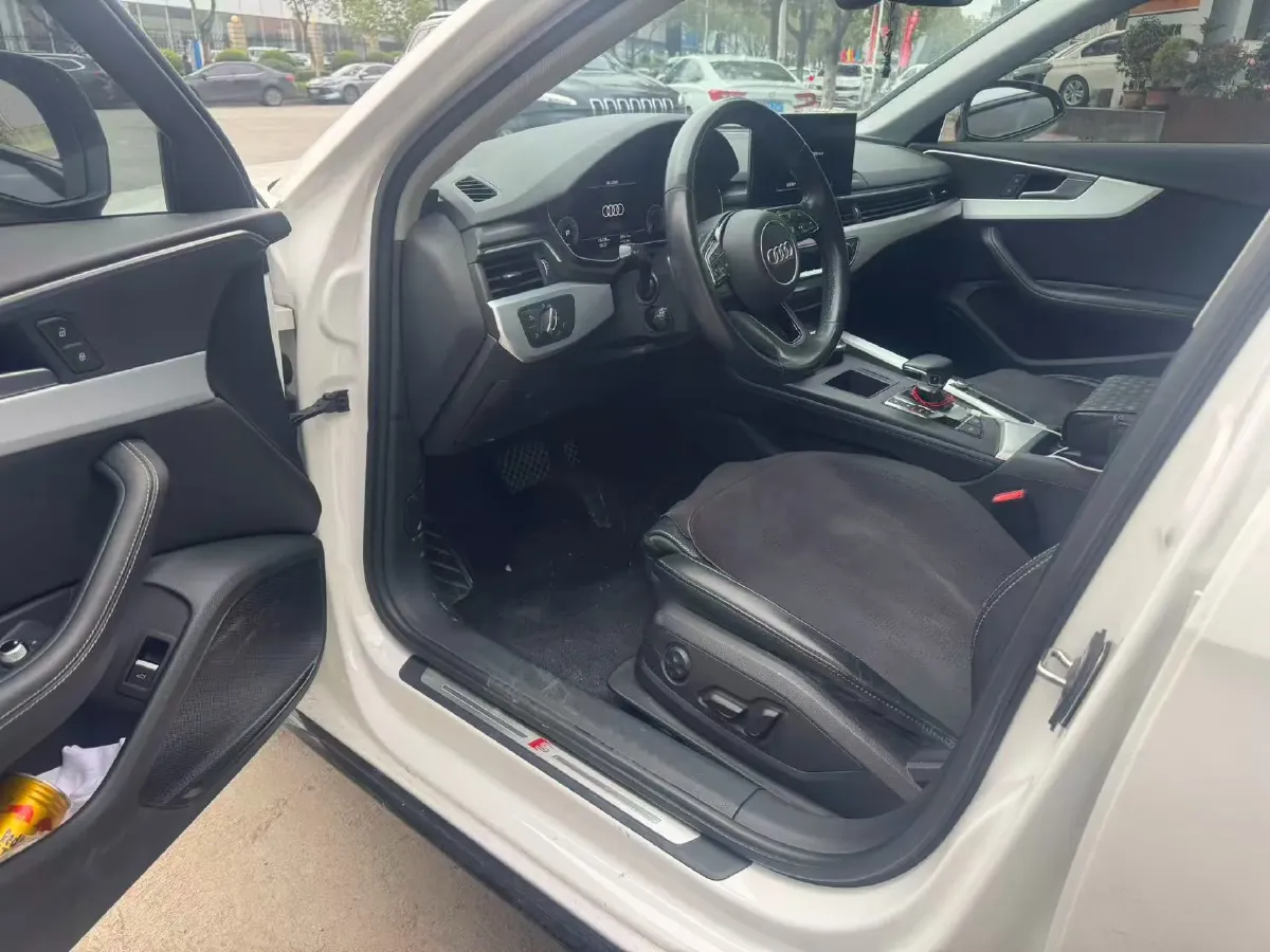 2022 Audi A4L 2.0T 190HP L4 7DCT,autocango,china used car exporter,china ev exporter,chinese used car exporter,chinese used ev exporter