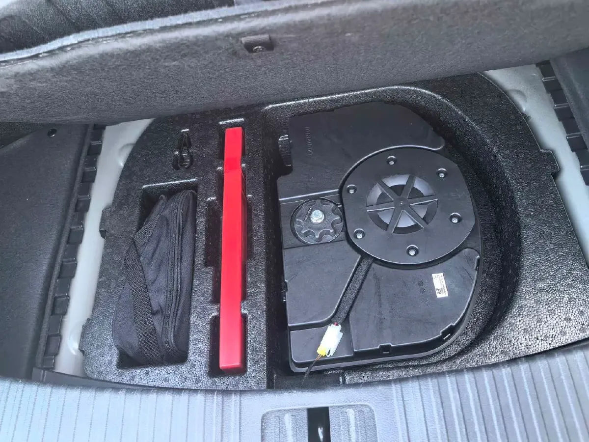 2025 HongQi H5 1.5T 169HP L4 1DHT Hybrid,autocango,china used car exporter,china ev exporter,chinese used car exporter,chinese used ev exporter