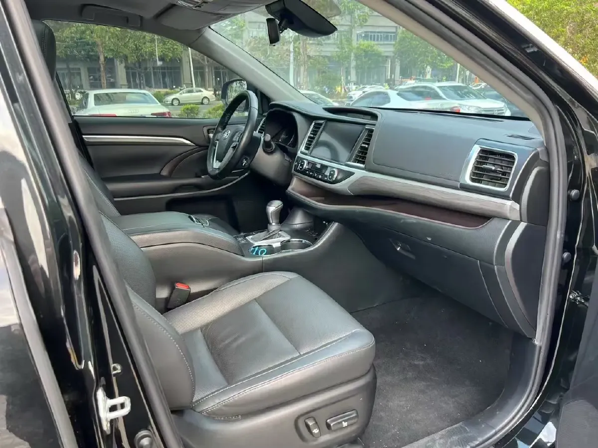 2021 Toyota Highlander 2.0T 220HP L4 6AT,autocango,china used car exporter,china ev exporter,chinese used car exporter,chinese used ev exporter