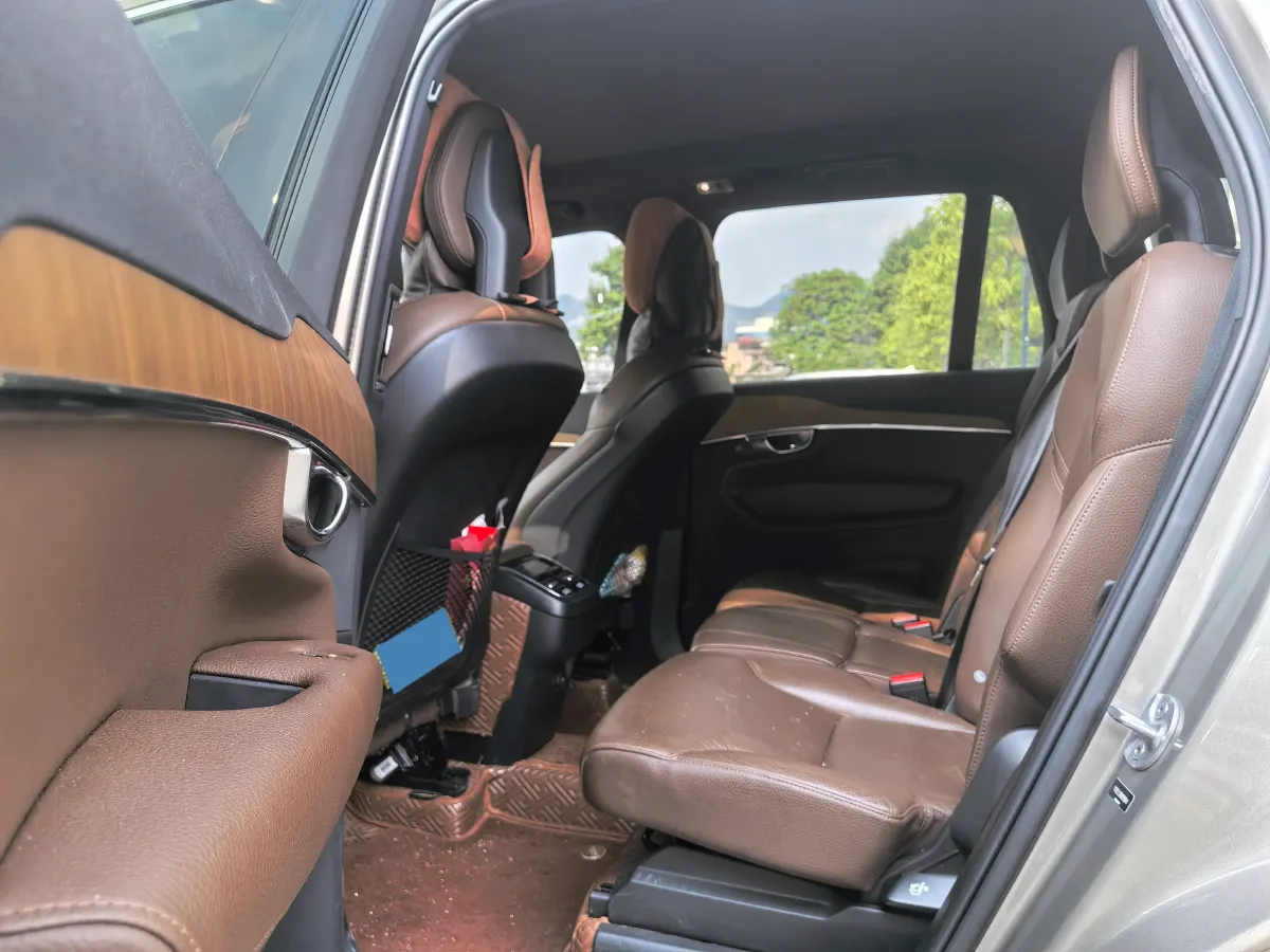 2022 Volvo XC90 2.0T 250HP L4 8AT,autocango,china used car exporter,china ev exporter,chinese used car exporter,chinese used ev exporter