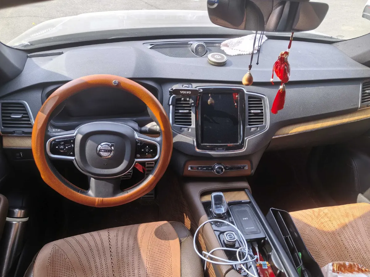 2022 Volvo XC90 2.0T 250HP L4 8AT,autocango,china used car exporter,china ev exporter,chinese used car exporter,chinese used ev exporter