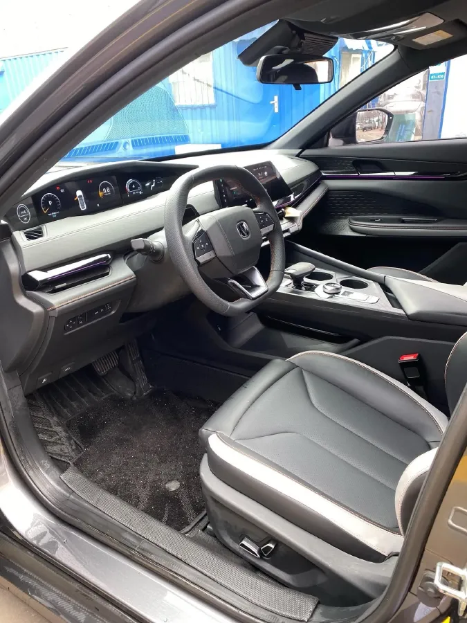 2023 ChangAn UNI-V 1.5T 188HP L4 7DCT,autocango,china used car exporter,china ev exporter,chinese used car exporter,chinese used ev exporter