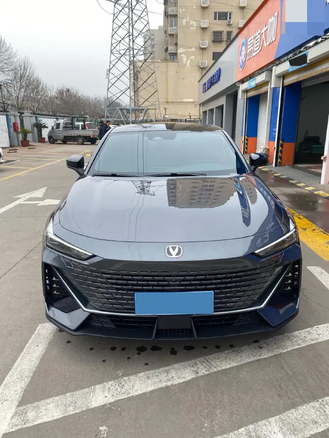 2023 ChangAn UNI-V 1.5T 188HP L4 7DCT,autocango,china used car exporter,china ev exporter,chinese used car exporter,chinese used ev exporter