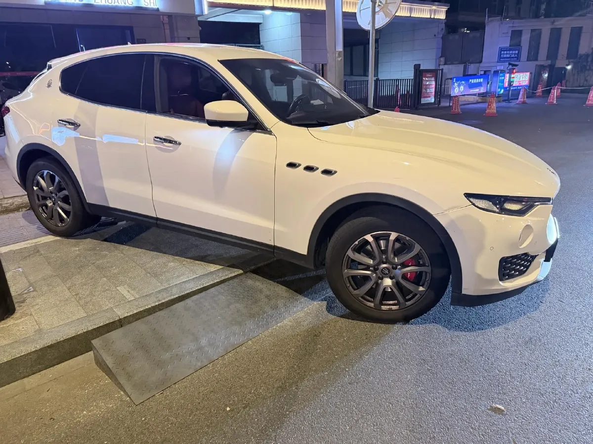 2021 Maserati Levante 3.0T 350HP V6 8AT,autocango,china used car exporter,china ev exporter,chinese used car exporter,chinese used ev exporter