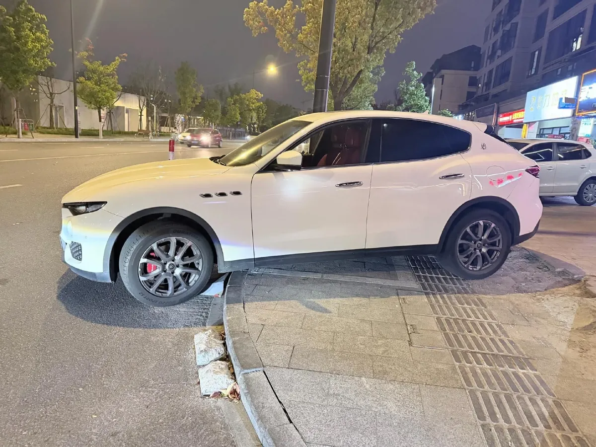 2021 Maserati Levante 3.0T 350HP V6 8AT,autocango,china used car exporter,china ev exporter,chinese used car exporter,chinese used ev exporter