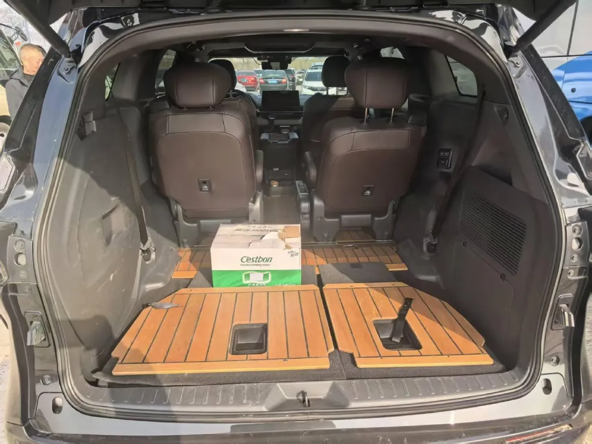 2023 Toyota Granvia 2.5L 189HP L4 E-CVT Hybrid,autocango,china used car exporter,china ev exporter,chinese used car exporter,chinese used ev exporter