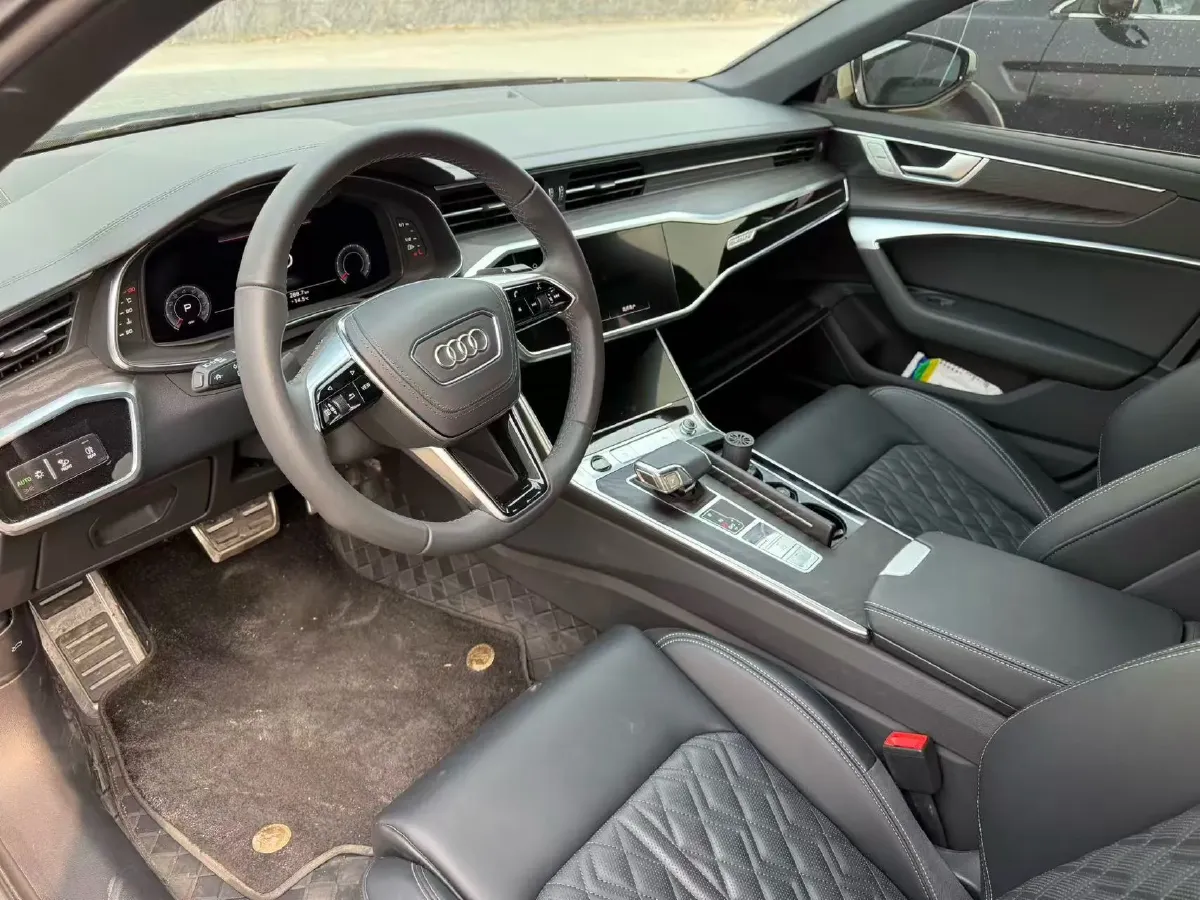 2025 Audi A6L 2.0T 245HP L4 7DCT,autocango,china used car exporter,china ev exporter,chinese used car exporter,chinese used ev exporter