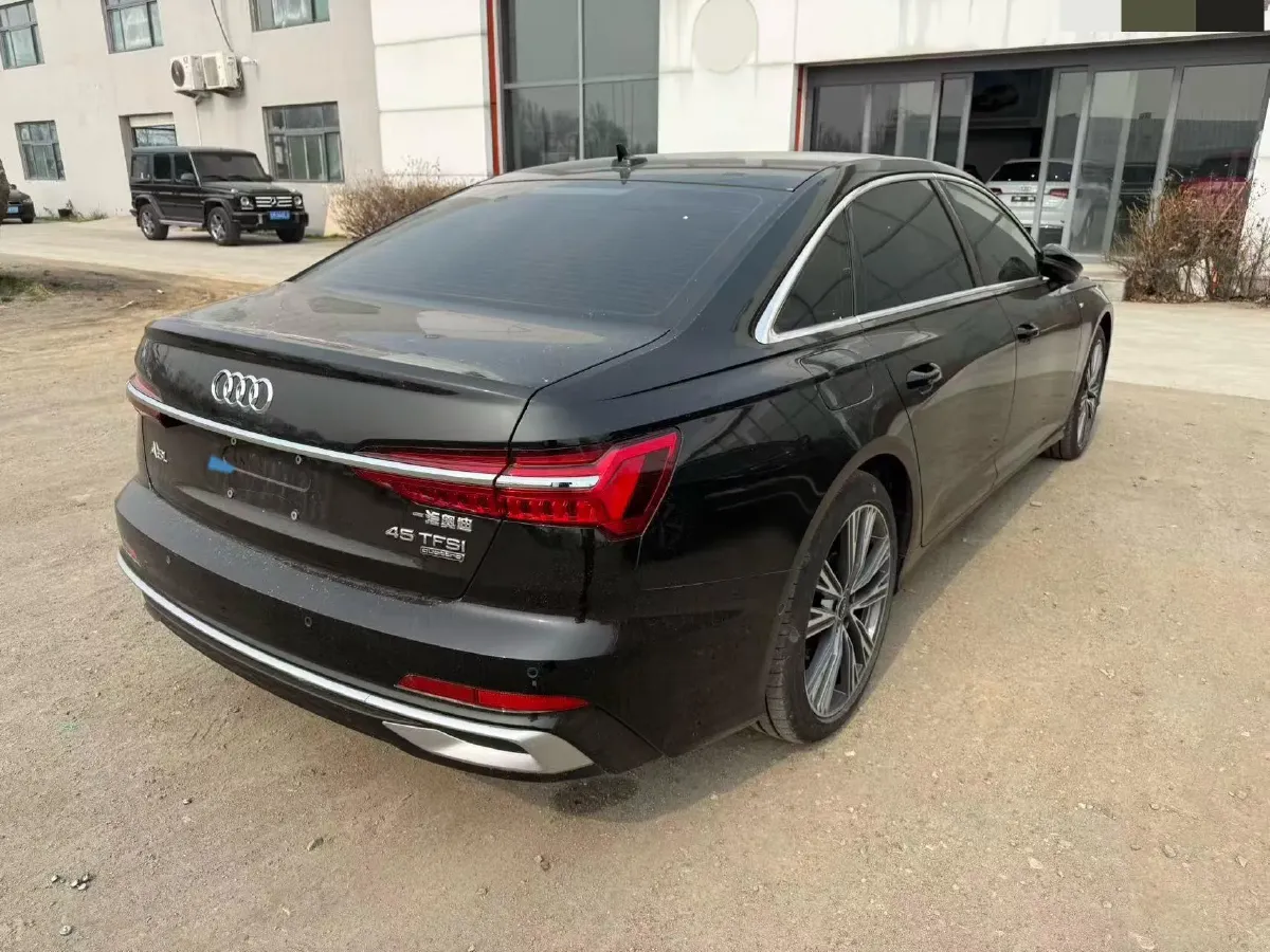 2025 Audi A6L 2.0T 245HP L4 7DCT,autocango,china used car exporter,china ev exporter,chinese used car exporter,chinese used ev exporter