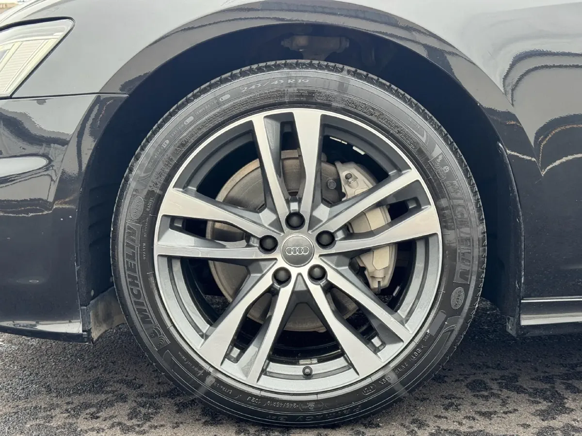 2021 Audi A6L 2.0T 190HP L4 7DCT,autocango,china used car exporter,china ev exporter,chinese used car exporter,chinese used ev exporter