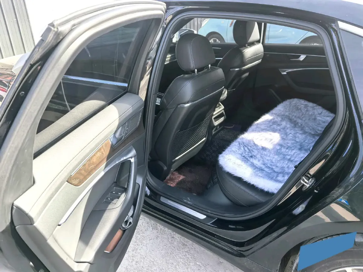 2021 Audi A6L 2.0T 190HP L4 7DCT,autocango,china used car exporter,china ev exporter,chinese used car exporter,chinese used ev exporter