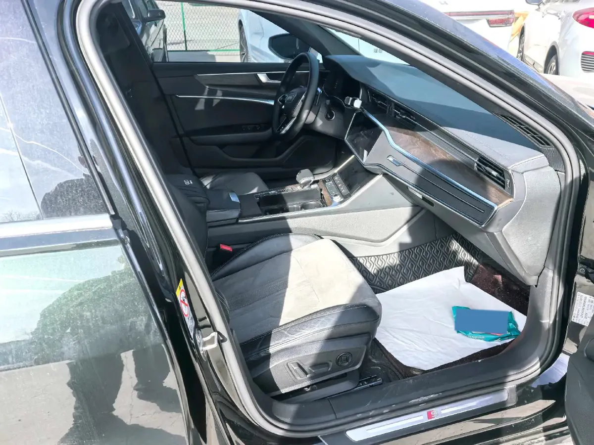 2021 Audi A6L 2.0T 190HP L4 7DCT,autocango,china used car exporter,china ev exporter,chinese used car exporter,chinese used ev exporter