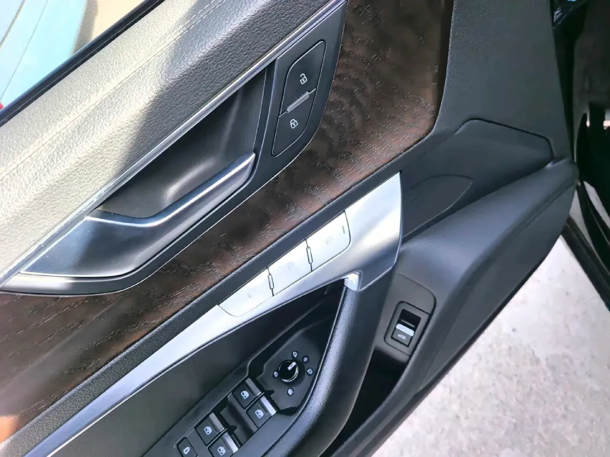 2021 Audi A6L 2.0T 190HP L4 7DCT,autocango,china used car exporter,china ev exporter,chinese used car exporter,chinese used ev exporter