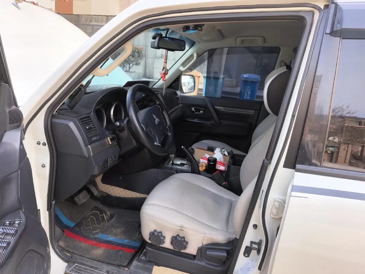 2020 Mitsubishi Pajero 3.0L 174HP V6 5AT,autocango,china used car exporter,china ev exporter,chinese used car exporter,chinese used ev exporter